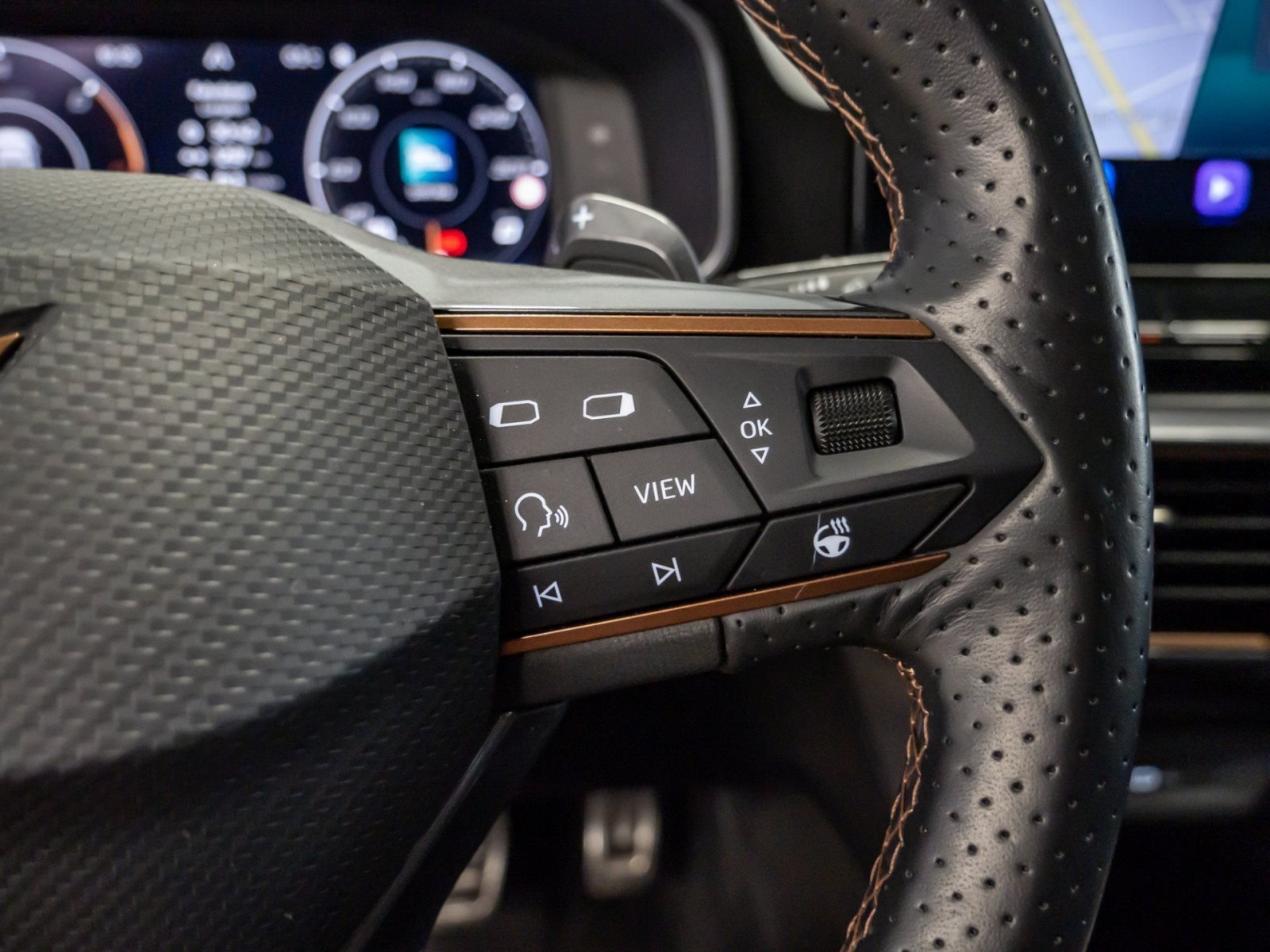 Leon Sportstourer e-HYBRID TSI DSG+ALU 18+RÜCKFAHRKAMERA+DCC+NAVI+LED+STAUASSITENT+FULL LI